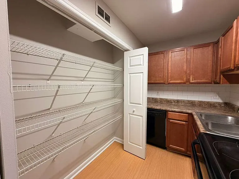 2831 N Ohenry Blvd #C — Photo 6