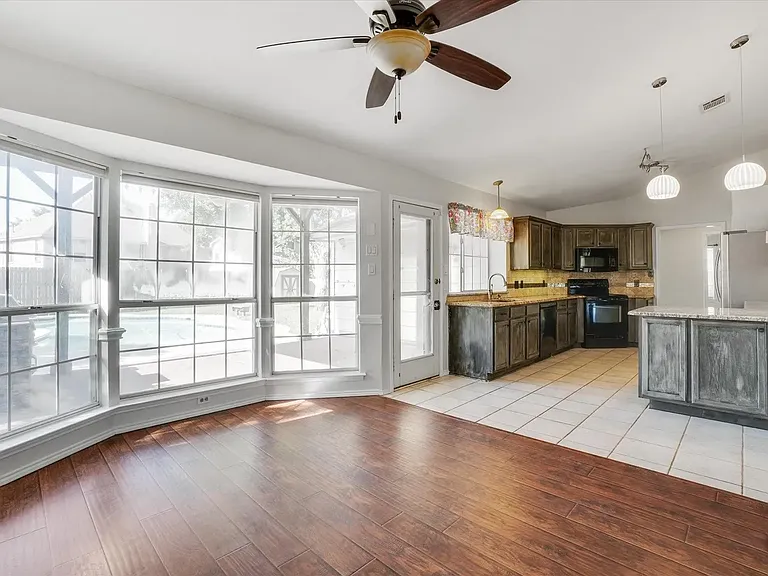 521 Chasewood Dr — Photo 9