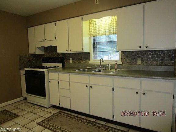 4th image of 3326 Fremont Ave