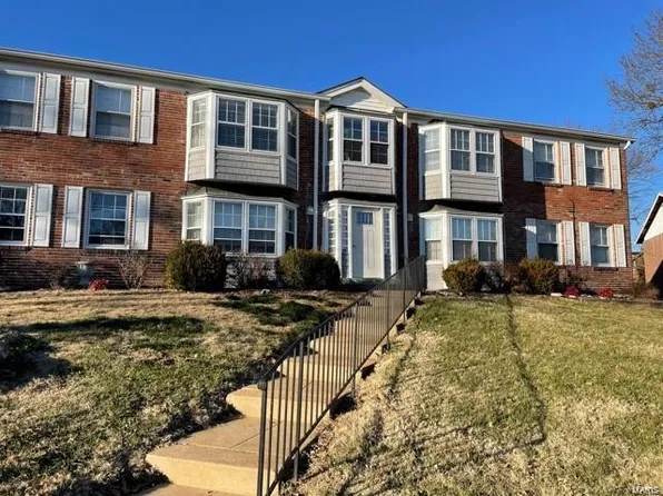 611 Thunderbird Ct, Chesterfield, MO 63017