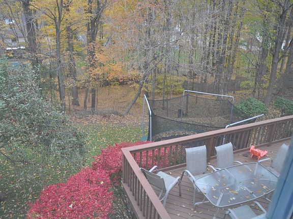 5th image of 40 Valley Brook Dr