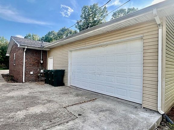 2nd image of 3018 Creek Trce