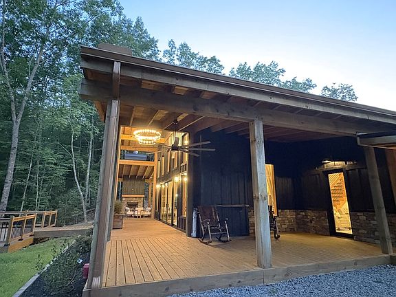 2nd image of 40 Whispering Ln