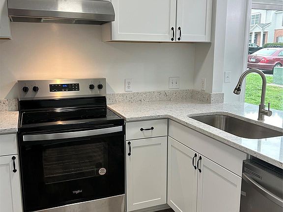4th image of 3118 Golden Dale Ln