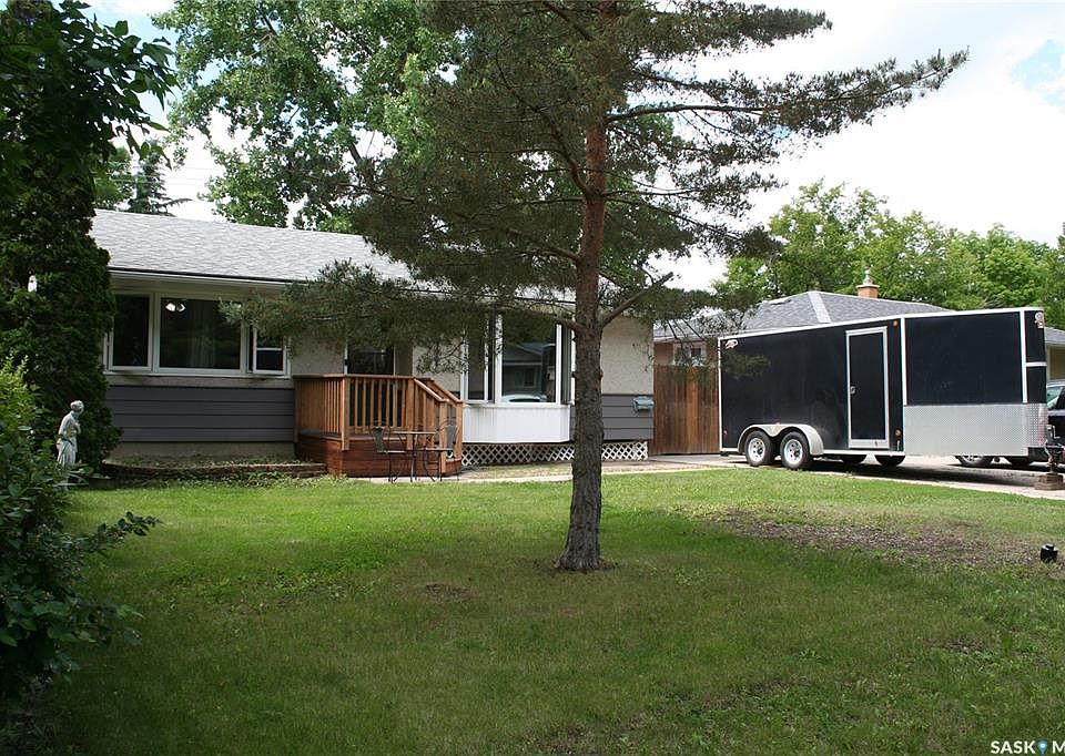 1st image of 128 Riddell CRESCENT