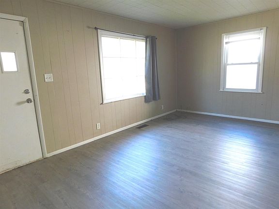 2nd image of 1302 Chalfant St