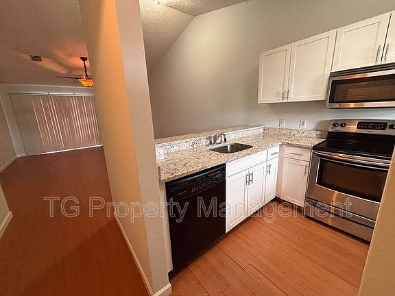 4th image of 154 Governor St