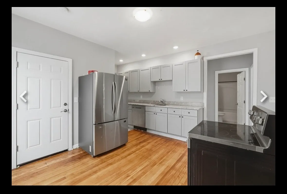 3 bed, 1.5 bath, $2,200 — Photo 2