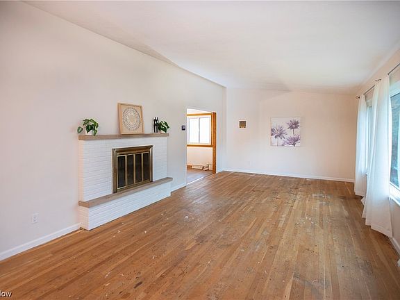 5th image of 22606 Meadowhill Ln