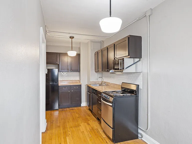 Piccadilly Apartments — Photo 19