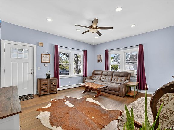 4th image of 903 Howard Avenue