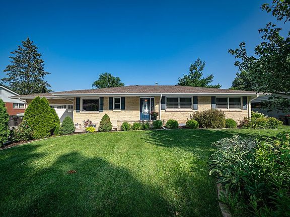 2nd image of 1610 W Manor Dr