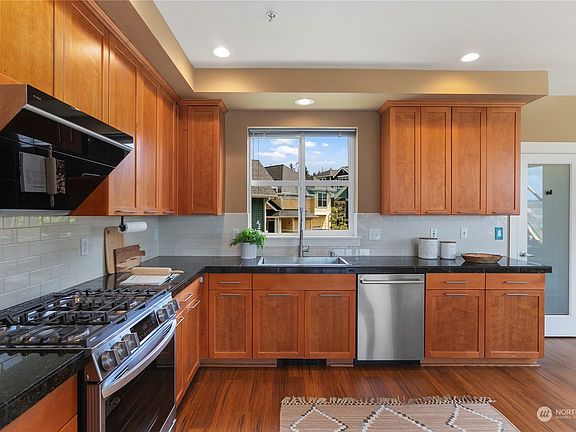 3rd image of 1950 18th Avenue NE #B