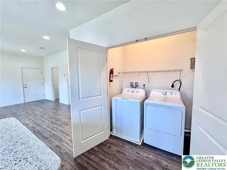 315 E Stone Aly #3 — Photo 6