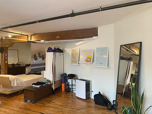 Rented by R New York | media 23