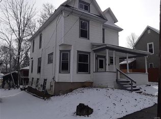 8 Leicester St, Perry, NY 14530