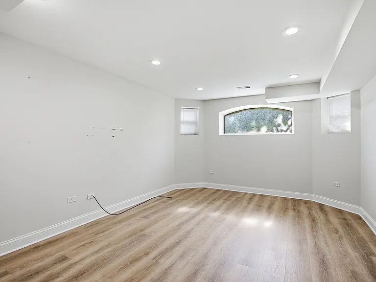5851 N Virginia Ave #G — Photo 9