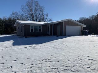 N2460 Airport Rd, Waupaca, WI 54981