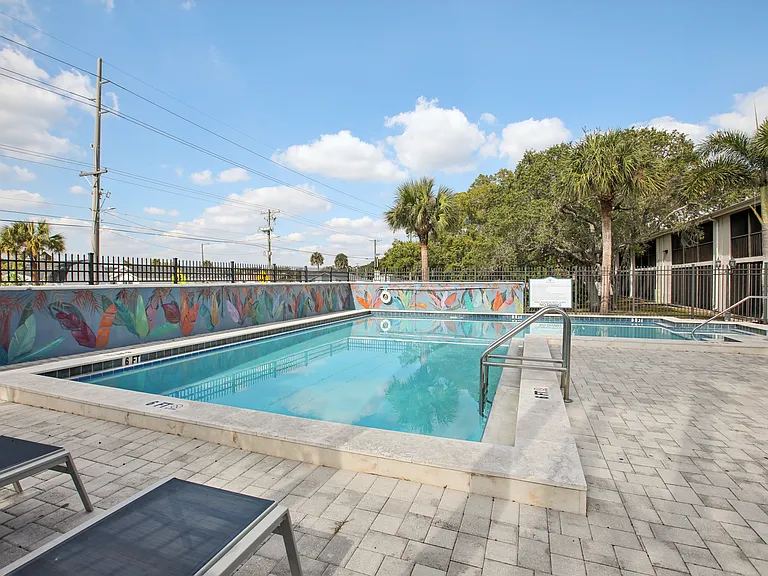 Meridian Luxury Condominiums — Photo 46