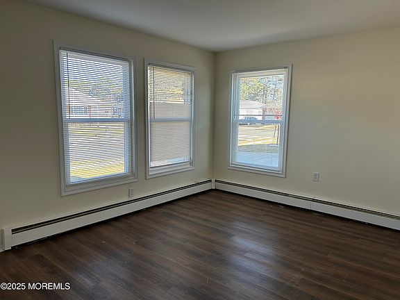 3rd image of 5 Wedgeport Dr