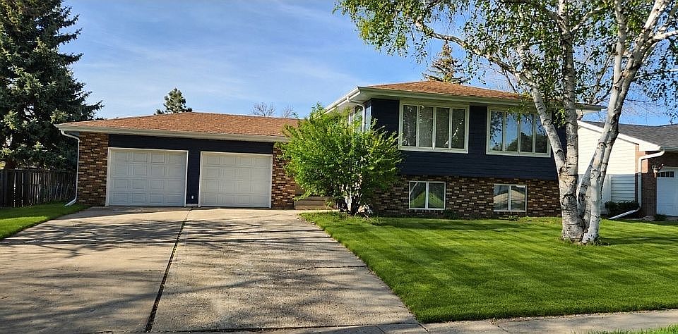 1st image of 815 18th Ave NE
