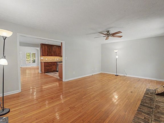 5th image of 1530 Robinhood Rd