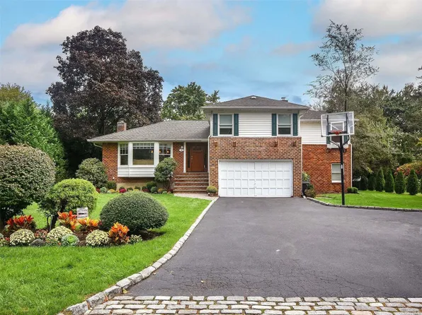 13 Wood Valley Lane, Port Washington, NY 11050
