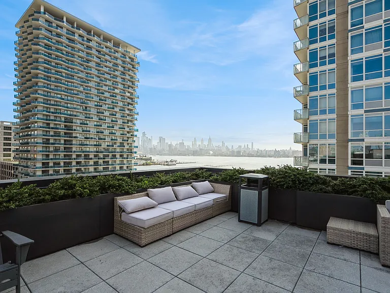 2 Shore Ln #4L — Photo 16