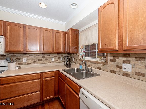 5th image of 151 Heritage Crossing Dr