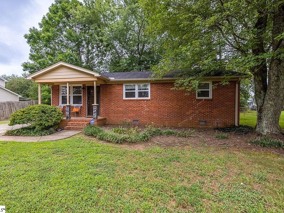 1st image of 10 Picardy Dr