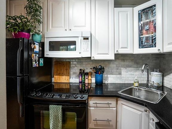 5th image of 105-8040 Colonial Dr #105