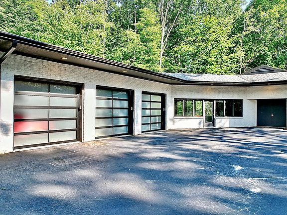 3 Car Garage