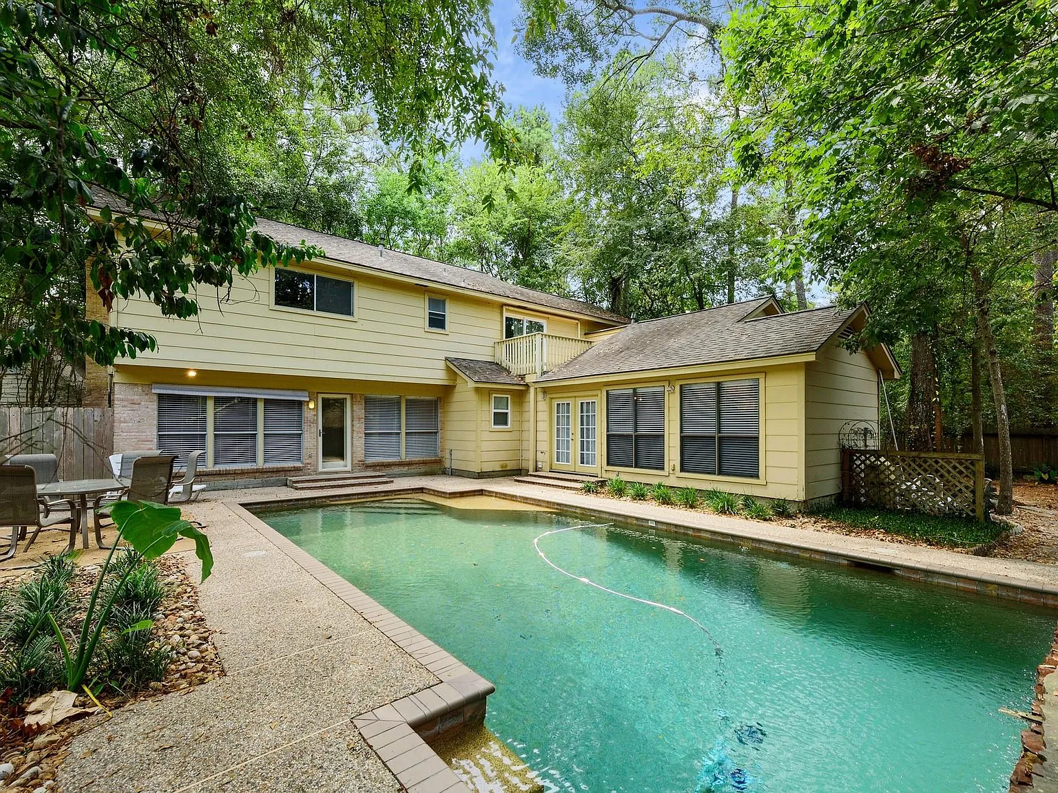 5 bed, 3.5 bath, 3102 sqft, $4,000 — Photo 2