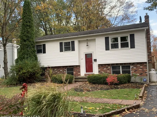 28 W Fallbrook Ave, Dallas, PA 18612