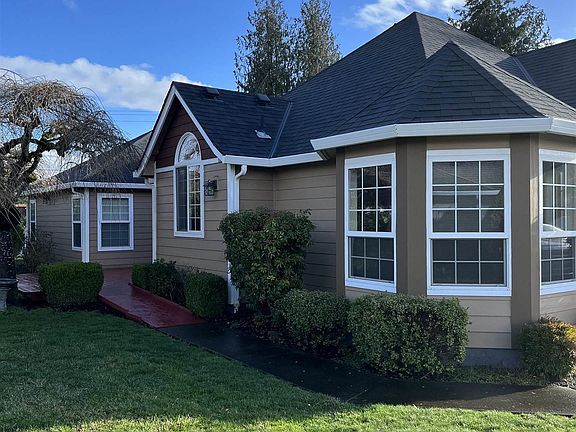 5th image of 225 Northridge Ct N
