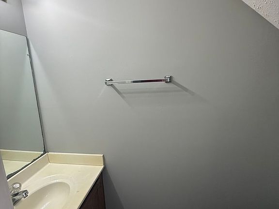 4th image of 2050 Clover Ct APT D