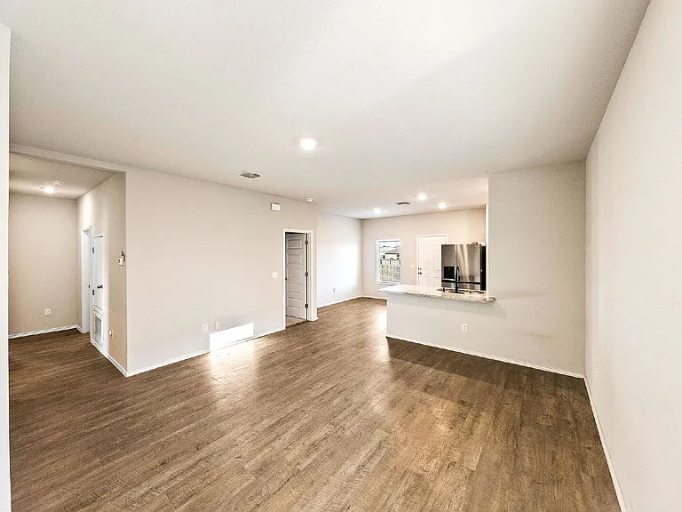 7663 Stud Dr — Photo 5