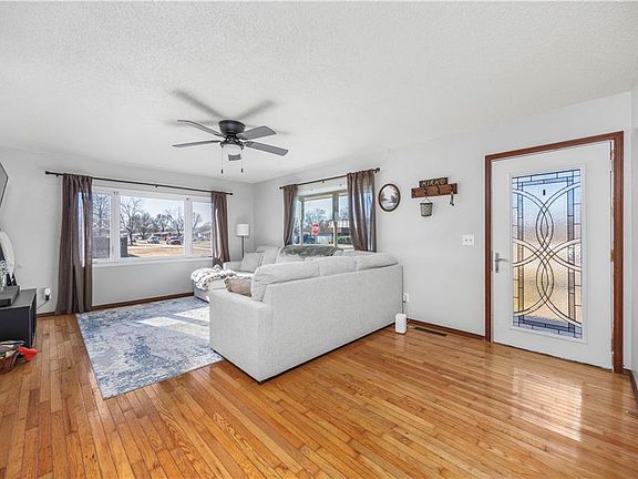 3rd image of 401 N Parkview St