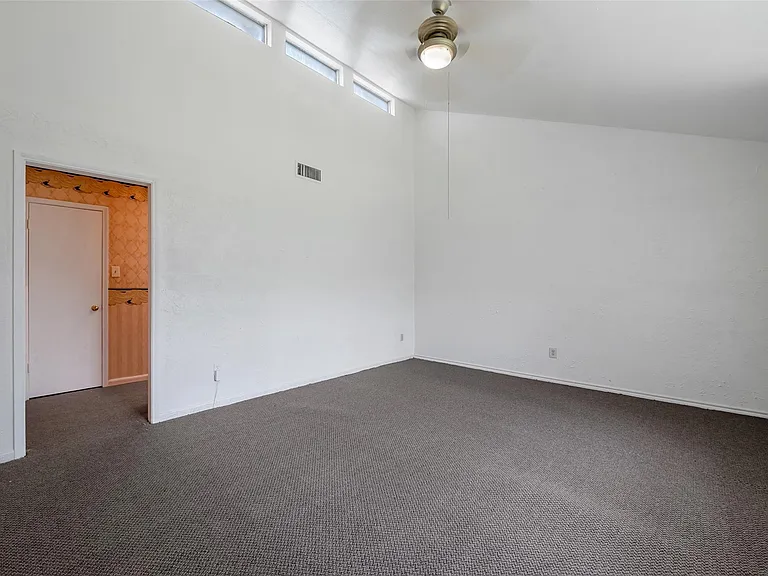 1915 Mustang Springs Dr — Photo 19