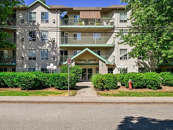 2nd image of 2435 Center St #302