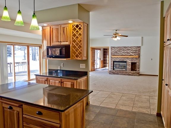 5th image of 106 S Emerald Dr