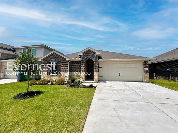 3 bed, 2.0 bath, 1294 sqft, $1,700 — Photo 1