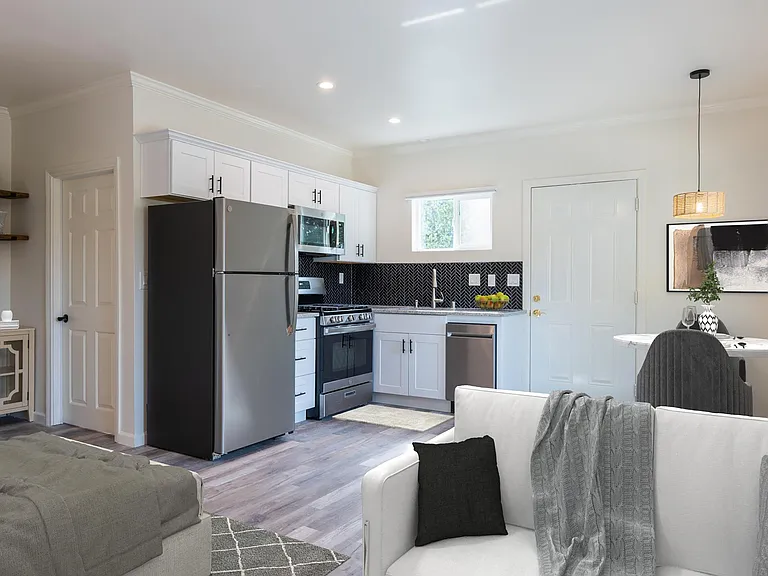 7018 Lurline Ave — Photo 2