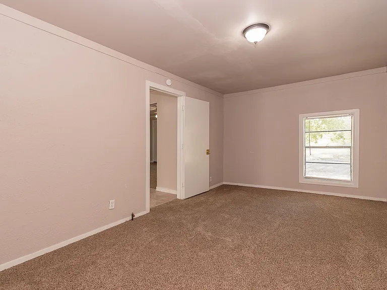 1611 Clark St — Photo 12