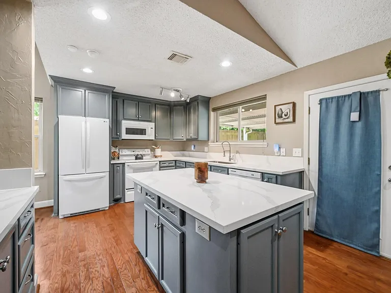 17511 Favor Bend Ct — Photo 19