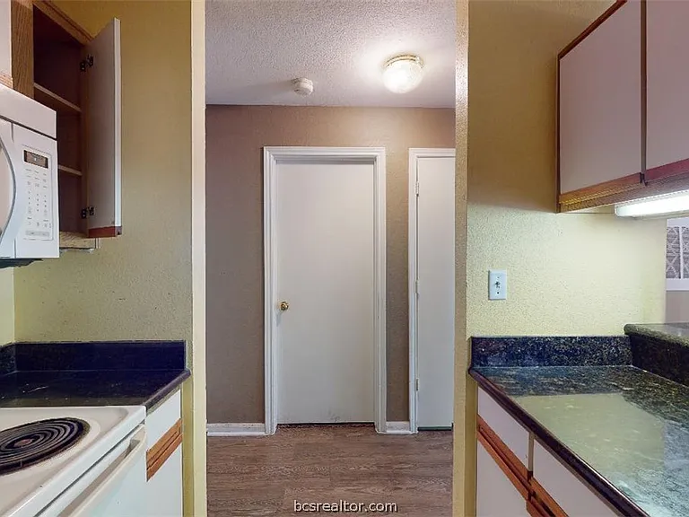 523 Sw Pkwy #204 — Photo 7