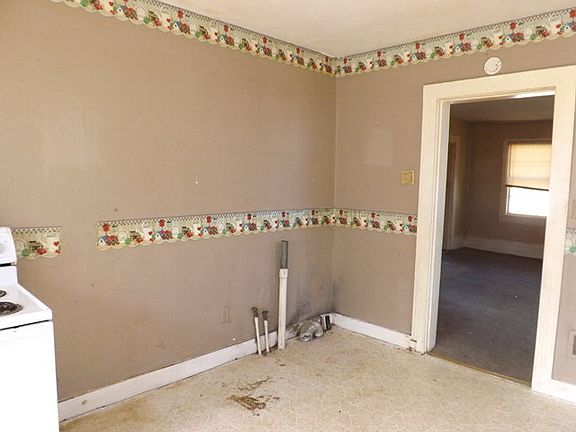 4th image of 200 S Lewis St