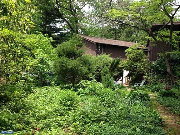 2nd image of 1801 Green Ln