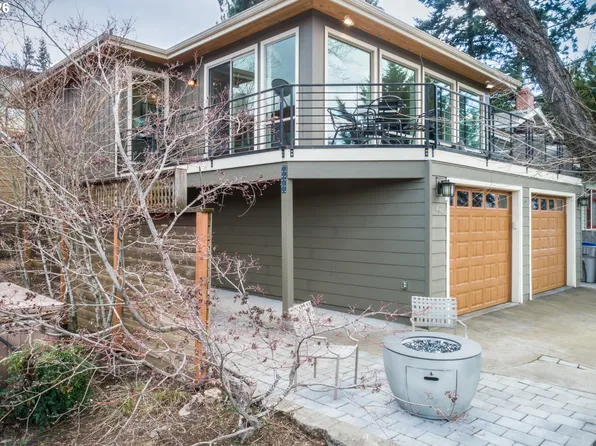 402 Bluff Rd, Hood River, OR 97031