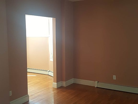 5th image of 48 Lincoln St